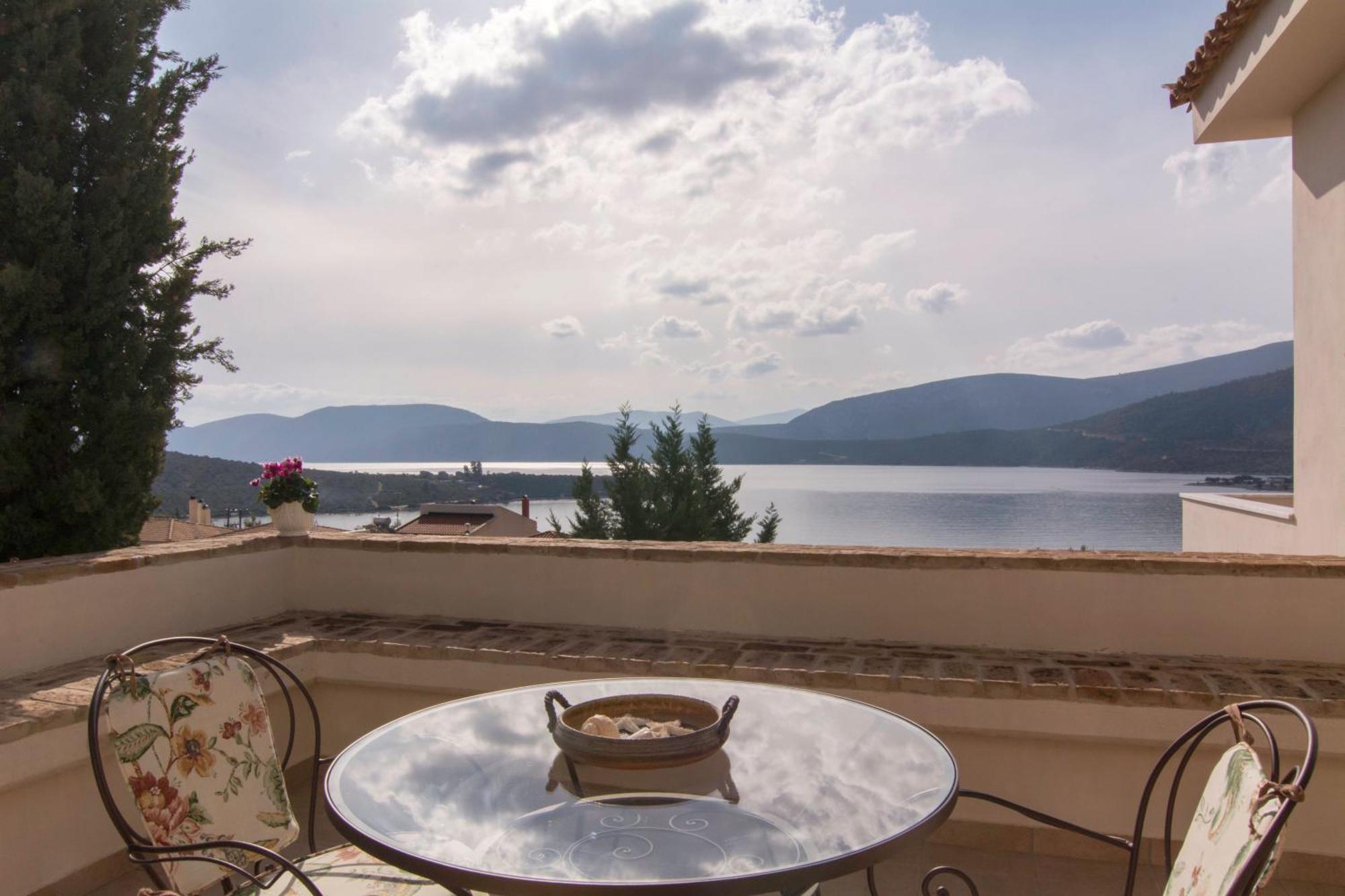 Villa Maira Luxurious With Private Swimming Pool Kórfos Exterior foto
